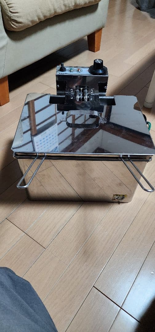 ステンレス製フライヤー 本体とバスケット2個付き