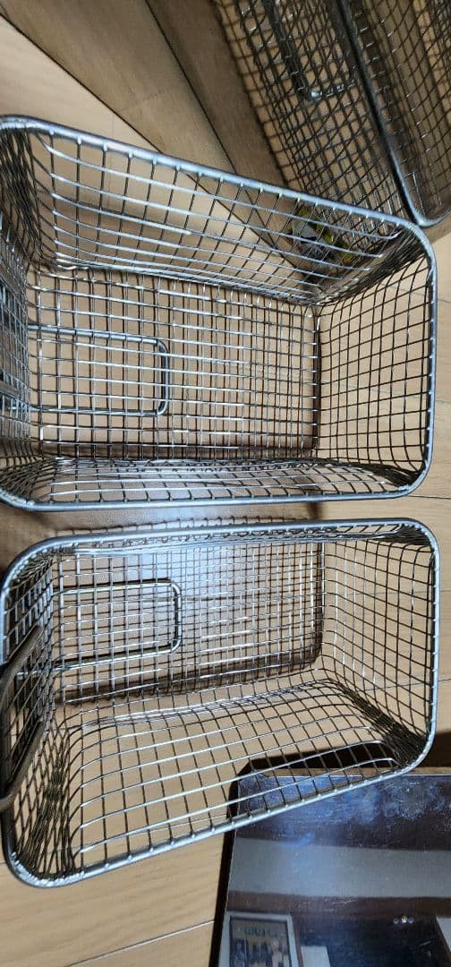 ステンレス製フライヤー 本体とバスケット2個付き