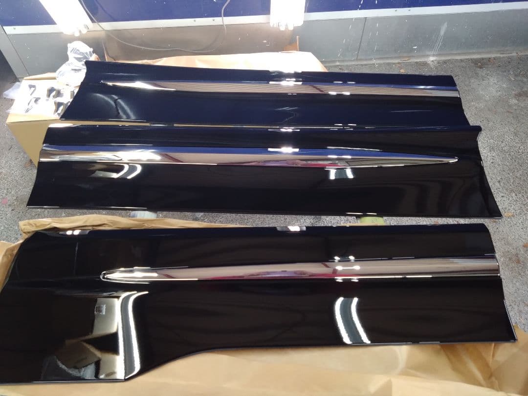 トヨタ30アルファード新品モデリスタサイドスカート右側面、左スライド、リア