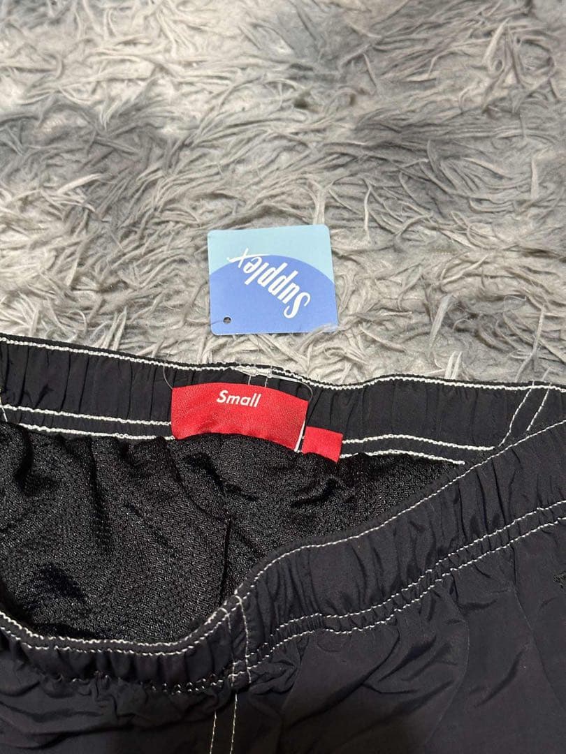 パンツ Supreme Spellout Embroidered Track Pant