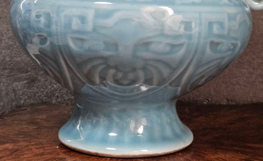 中国美術　中国陶磁器　青天釉　青磁 大清乾隆年製銘　双獣耳　唐草獣面図　 壺　罐