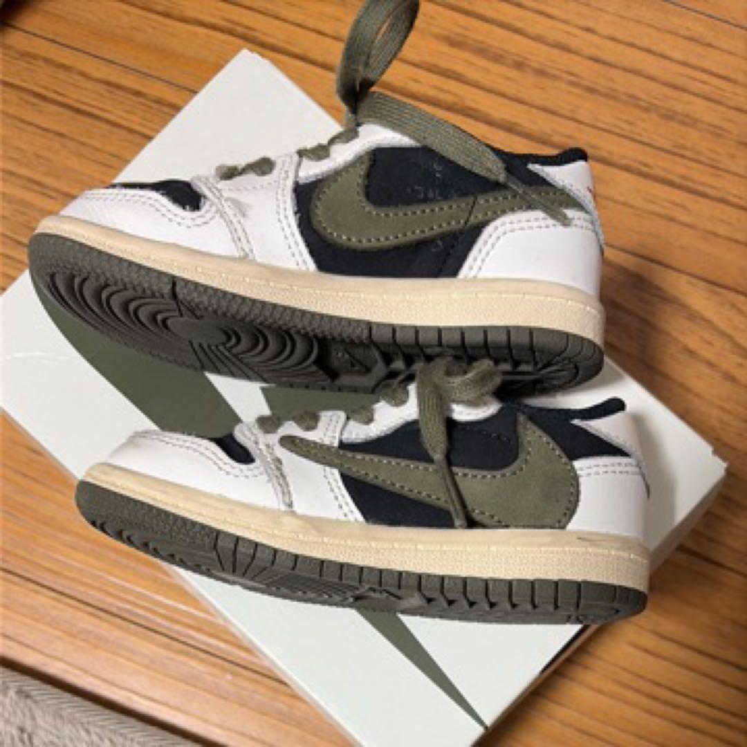 Nike travis ミディアムオリーブ　TD