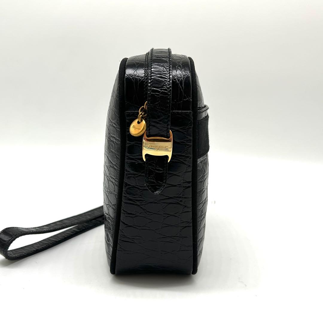 Salvatore Ferragamo ショルダーバッグ ヴァラ 黒 ブラック