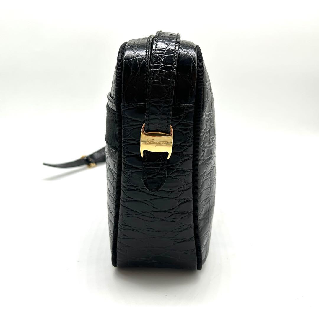 Salvatore Ferragamo ショルダーバッグ ヴァラ 黒 ブラック
