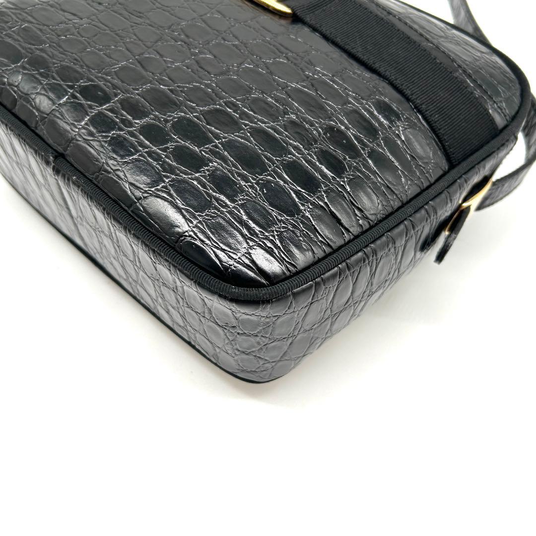 Salvatore Ferragamo ショルダーバッグ ヴァラ 黒 ブラック