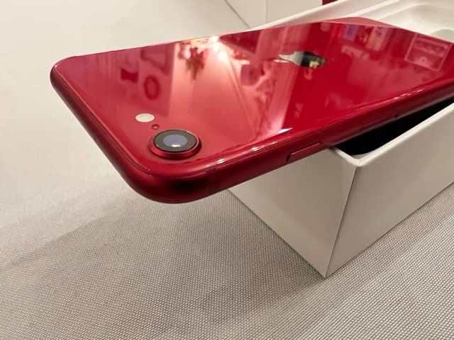 【美品】動作良好　Apple iPhone SE (第2世代) レッド 64GB