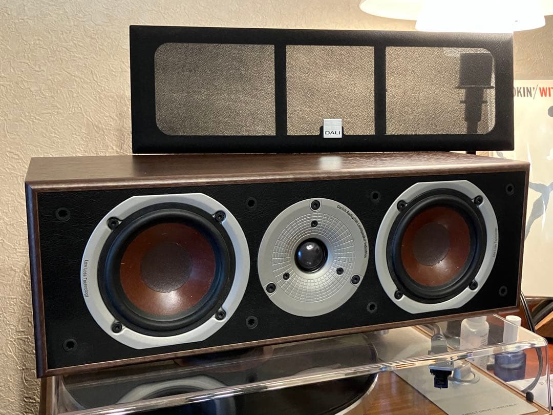 DALI SPEKTOR VOKAL センタースピーカー 別売り台座付き