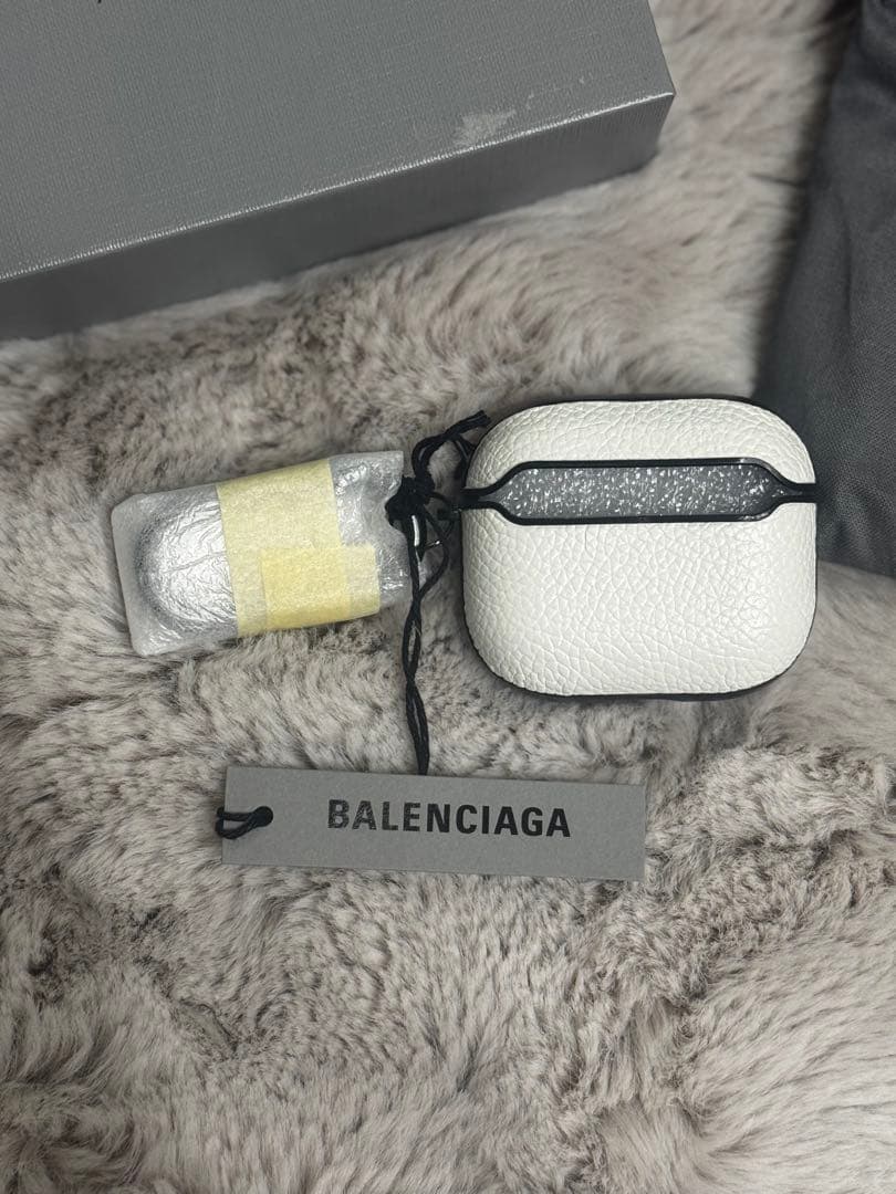 BALENCIAGA イヤホンケース ホワイト