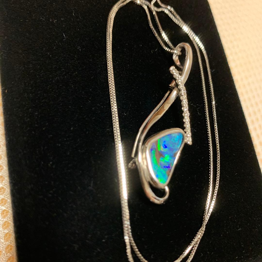 ボルダーオパール流線型ネックレス