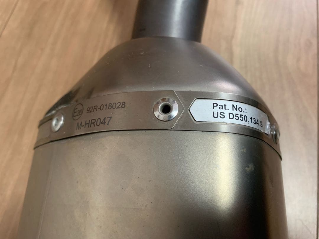 アクラポビッチ スリッポンマフラー