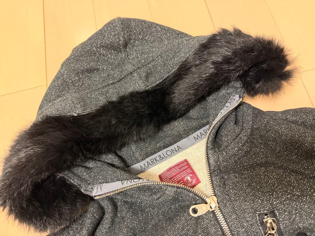 マークアンドロナ ファー付きフード パーカーLサイズ