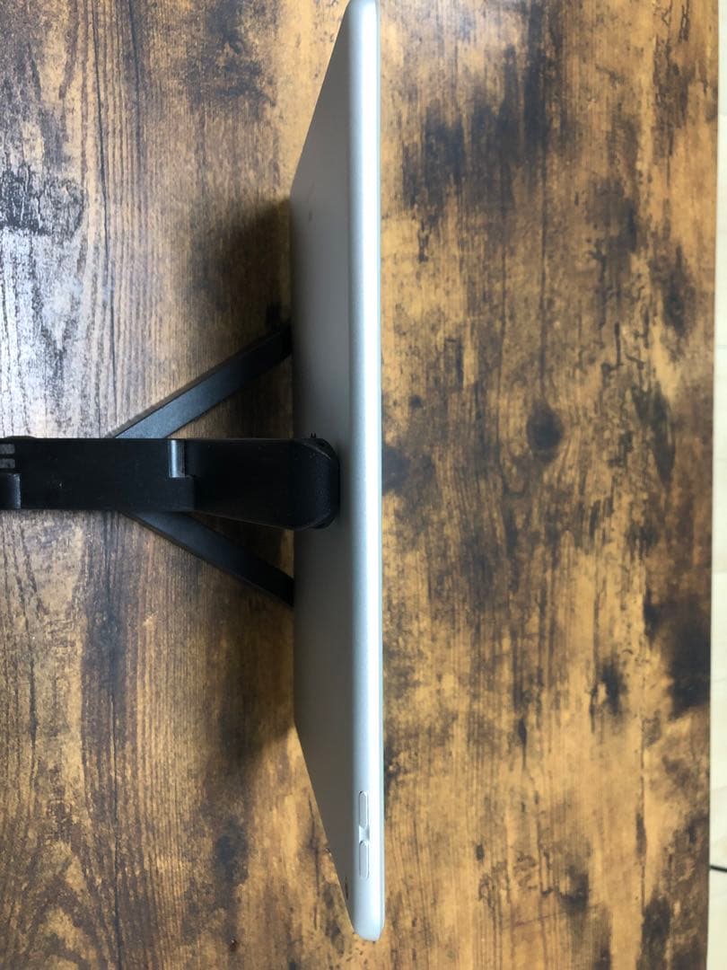 iPad 第7世代　32G Wi-Fi ※ 本体、ケーブルのみ