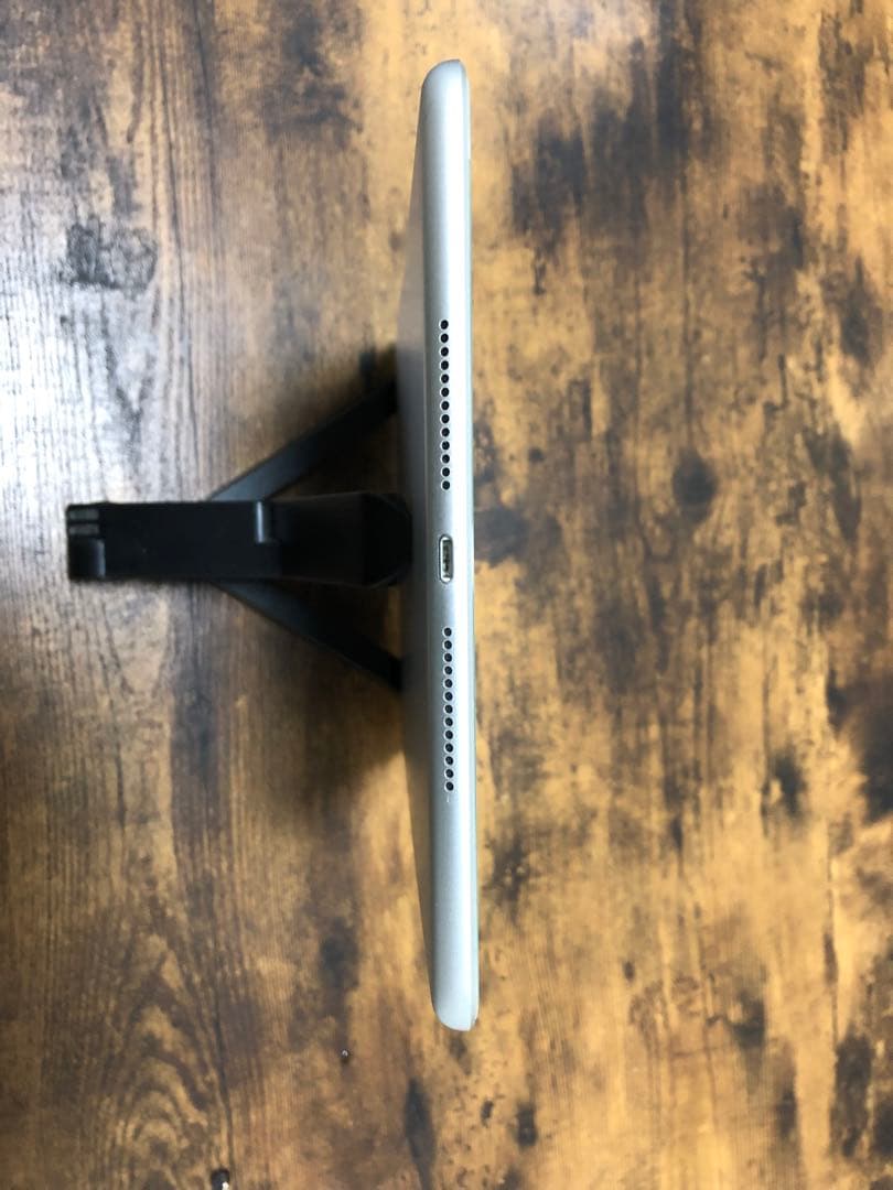 iPad 第7世代　32G Wi-Fi ※ 本体、ケーブルのみ