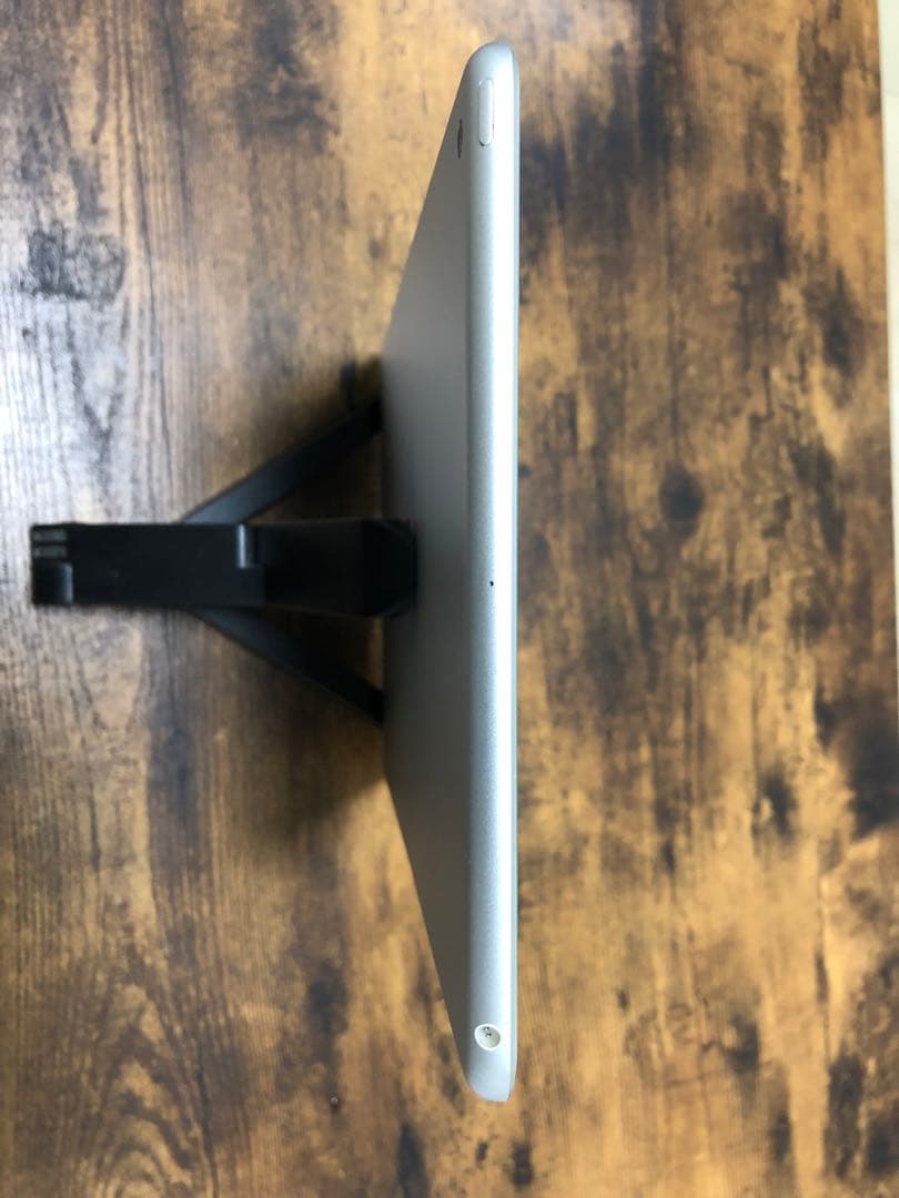 iPad 第7世代　32G Wi-Fi ※ 本体、ケーブルのみ