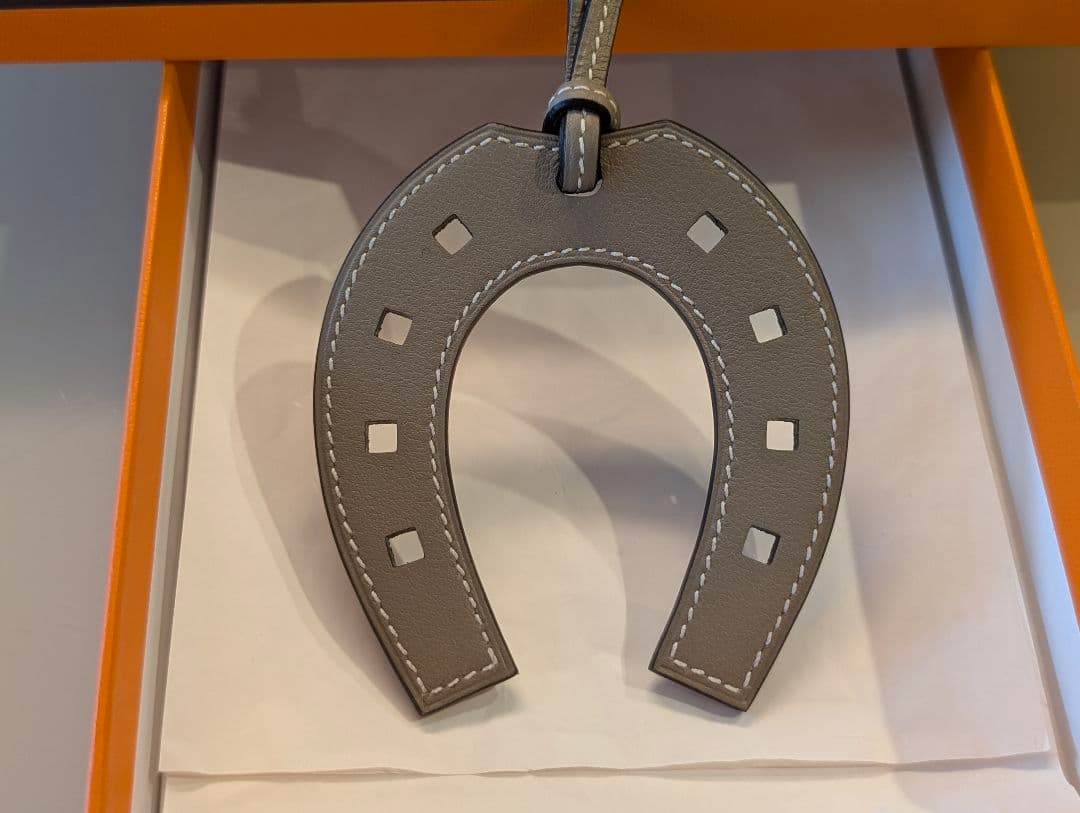 期間限定お値引き新品未使用✨️HERMES パドック チャーム グリアスファルト