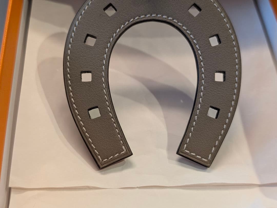 期間限定お値引き新品未使用✨️HERMES パドック チャーム グリアスファルト