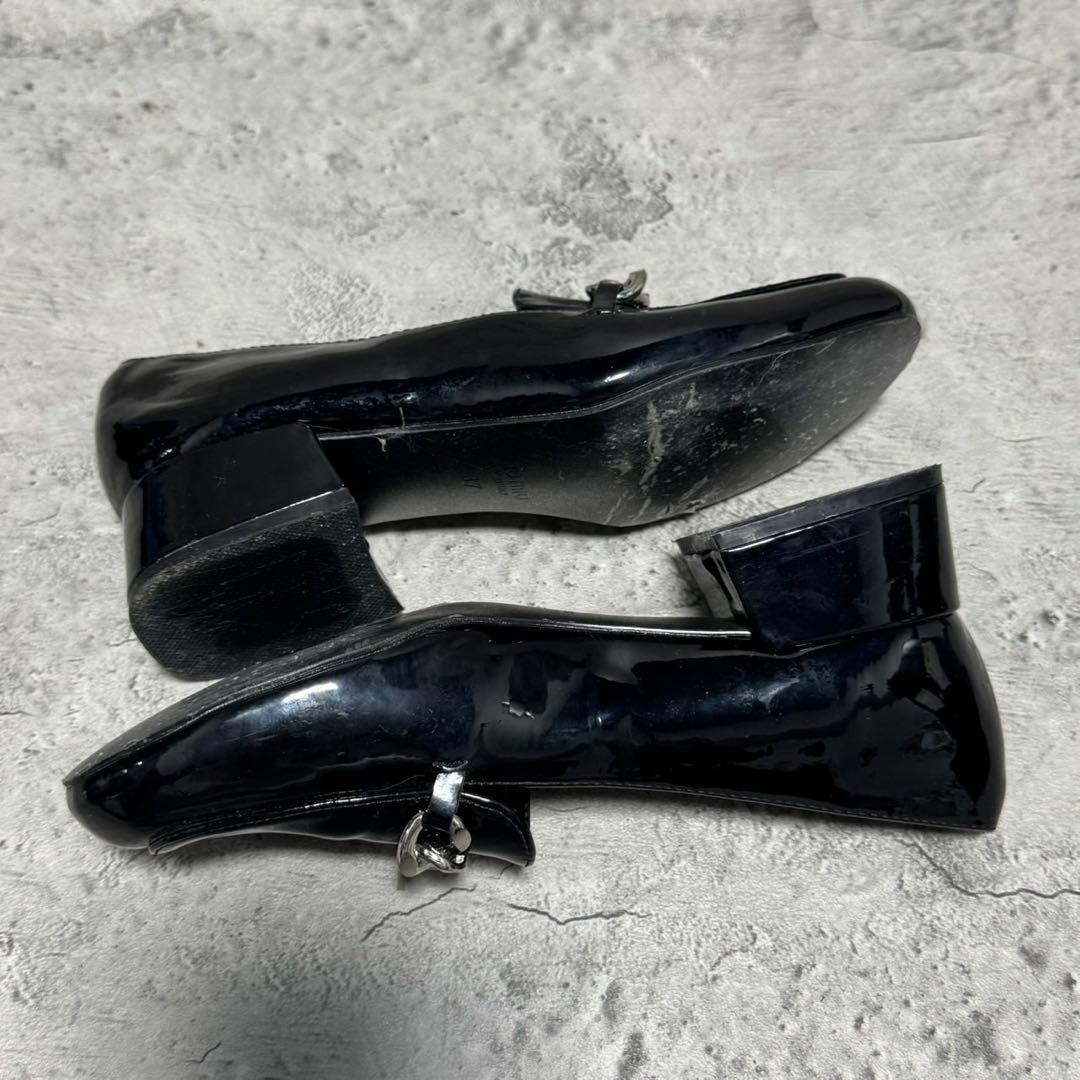 美品✨️ミュウミュウ ローファー パンプス チェーン エナメル ロゴプレート 黒