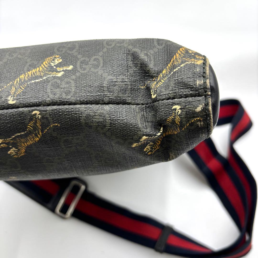 希少 GUCCI グッチ ショルダーバッグ タイガー ggスプリーム 総柄