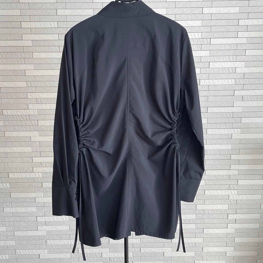 美品　ユナイテッドトウキョウ　サイドギャザージップシャツ