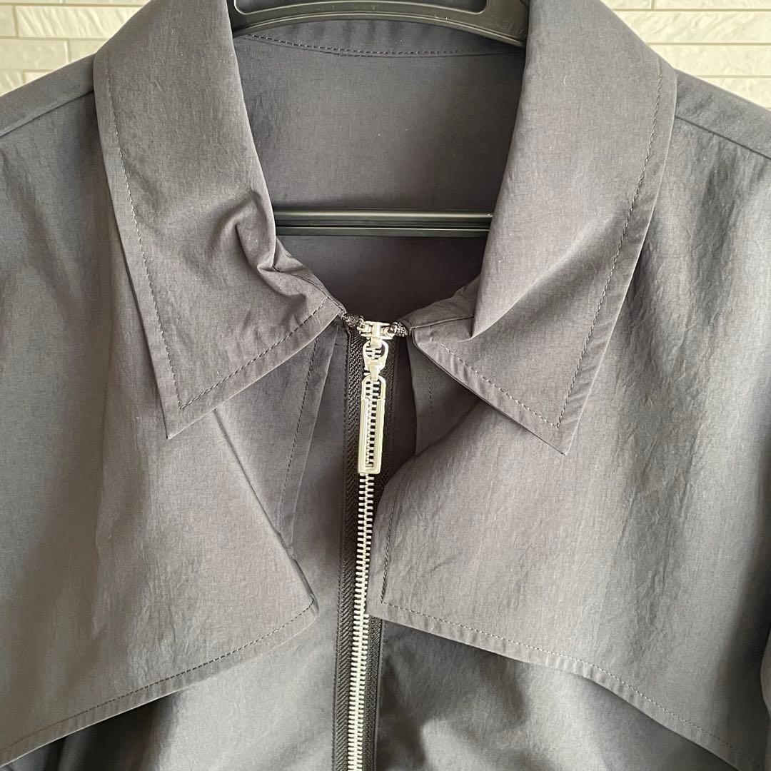 美品　ユナイテッドトウキョウ　サイドギャザージップシャツ