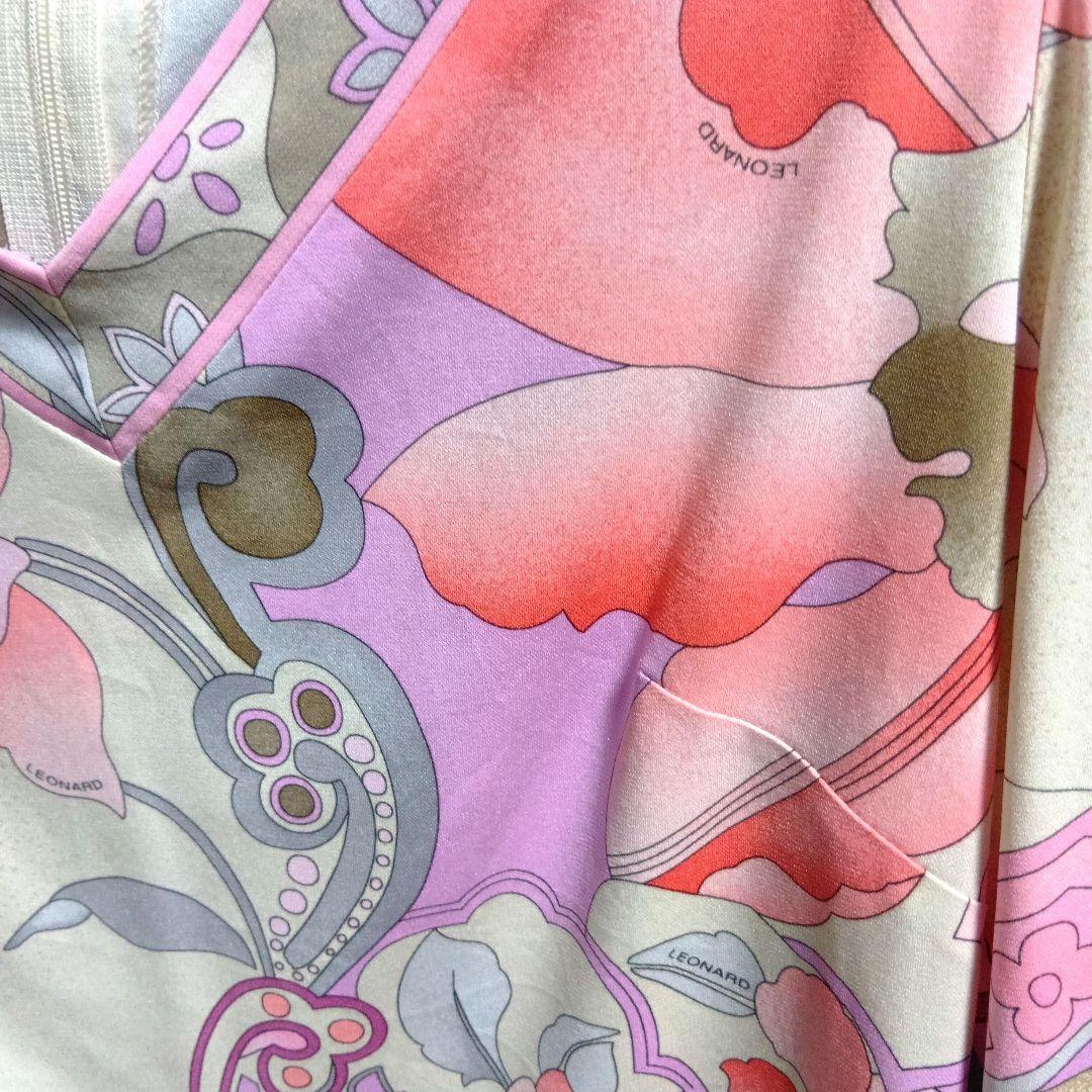レオナール　きれいめ美品✨️花柄 Vネック 五分袖チュニック　カンカン素材