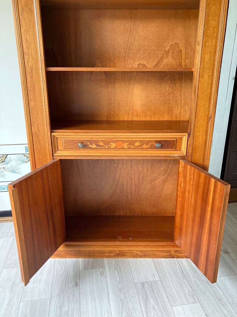 ズーシー出品 イタリア製 高級輸入家具 本棚 飾り棚 キャビネット