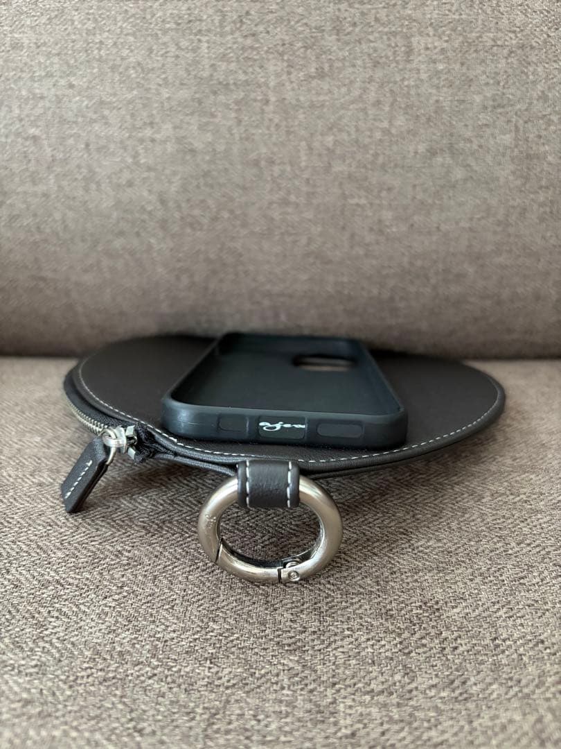 ハート型 iPhone15用ケース ブラック