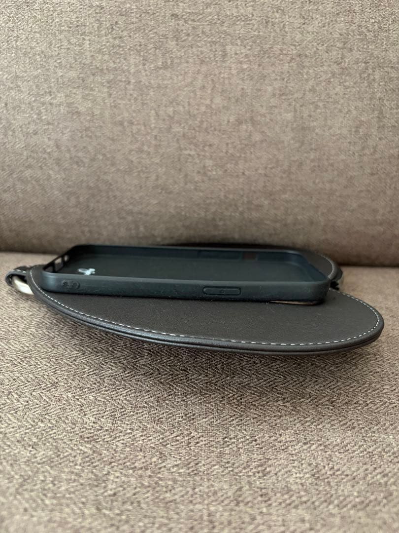 ハート型 iPhone15用ケース ブラック