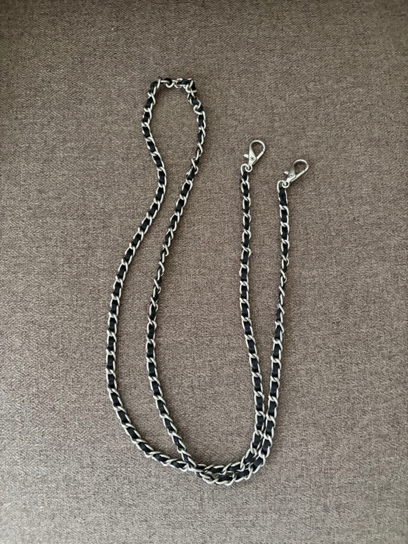 ハート型 iPhone15用ケース ブラック