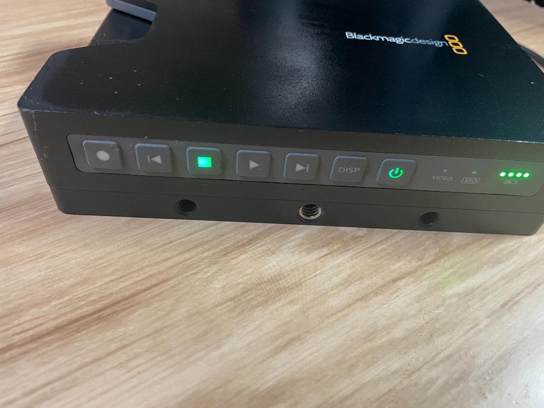 Blackmagic hyperdeck shuttle 2 SSDレコーダー