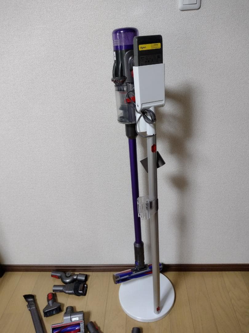 ダイソン★digital slim★SV18★バッテリー新品と同等★スタンド付①