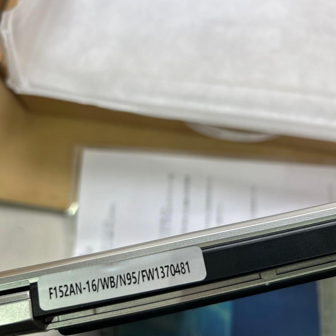 ノートパソコン　15.6インチ 16GB SSD 1TB シルバー