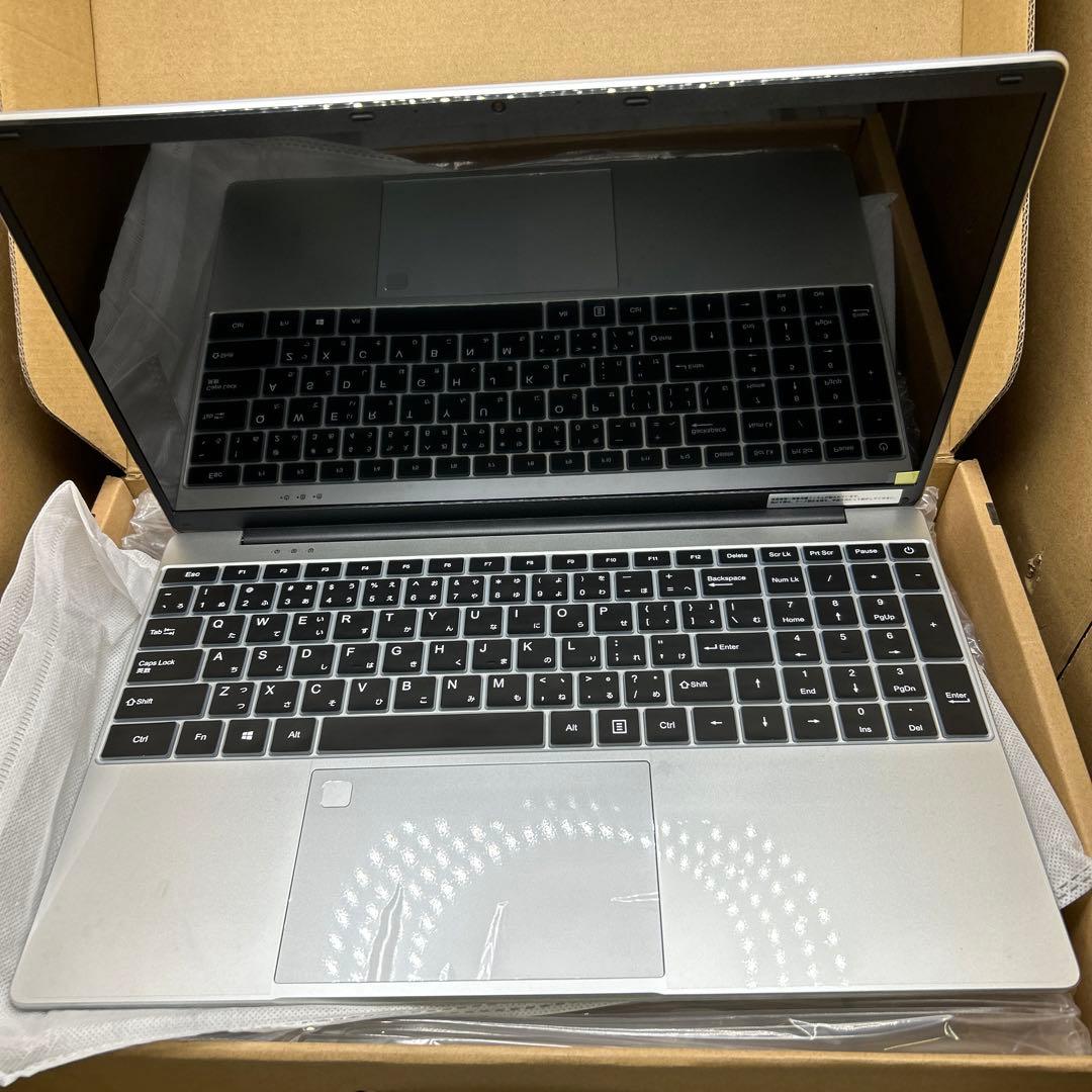 ノートパソコン　15.6インチ 16GB SSD 1TB シルバー