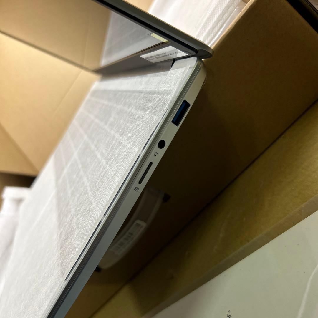 ノートパソコン　15.6インチ 16GB SSD 1TB シルバー