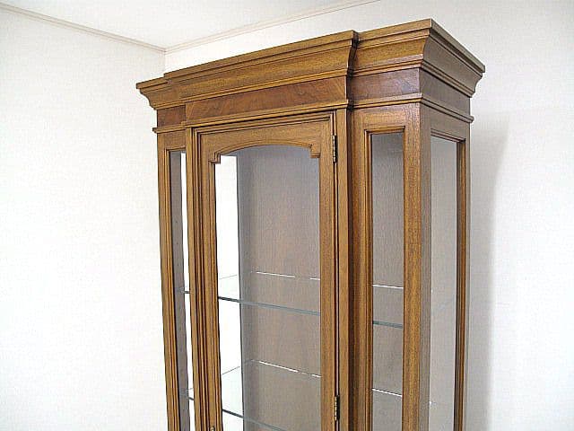 ドレクセルヘリテイジ「フランチェスカ」ウォールナット材キュリオケース　※照明不良