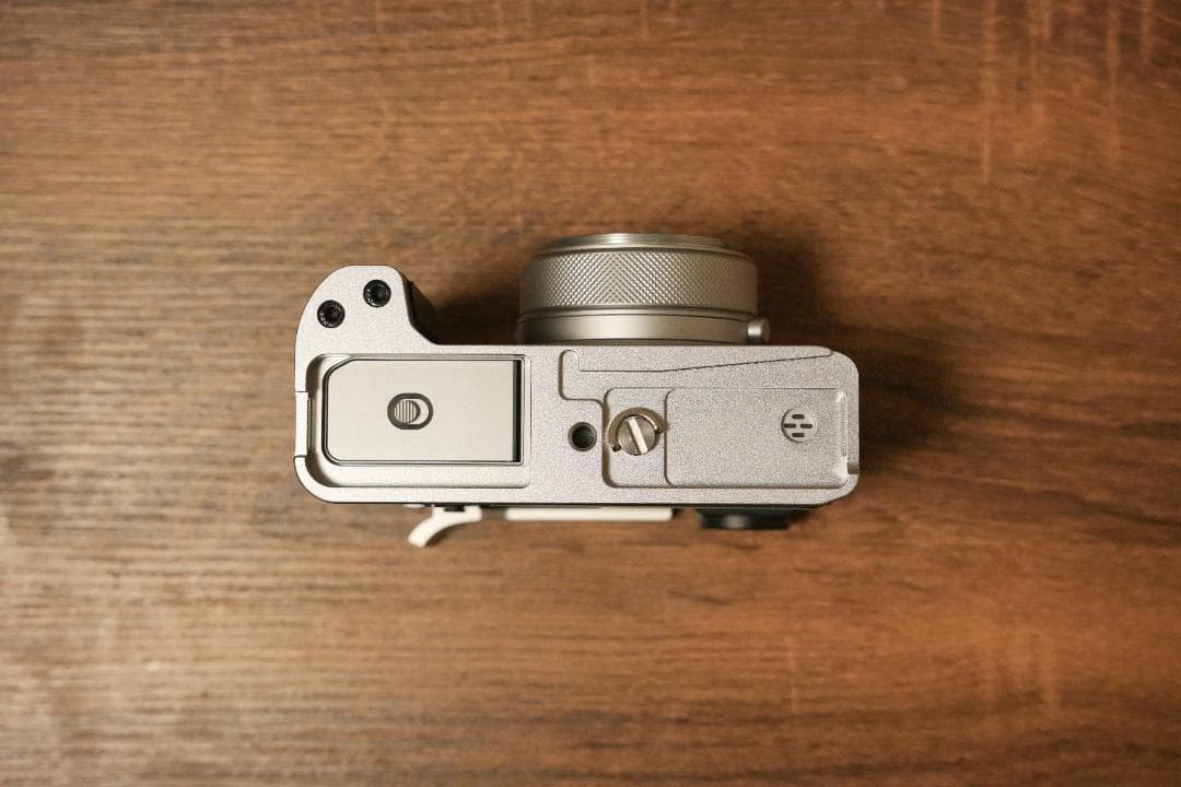 富士フイルム / GFX100RF シルバー アクセサリー付、ストラップのみなし