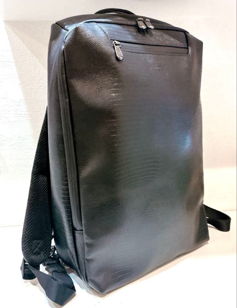 【極美品】TAKEO KIKUCHI 撥水　ライトウェイト バックパック　黒