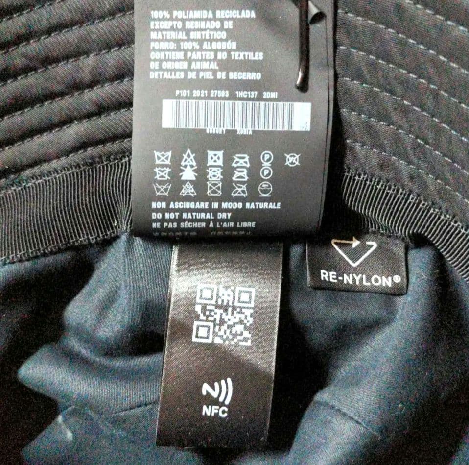 美品！ プラダバケットハット 三角ロゴ 金具 Sサイズ