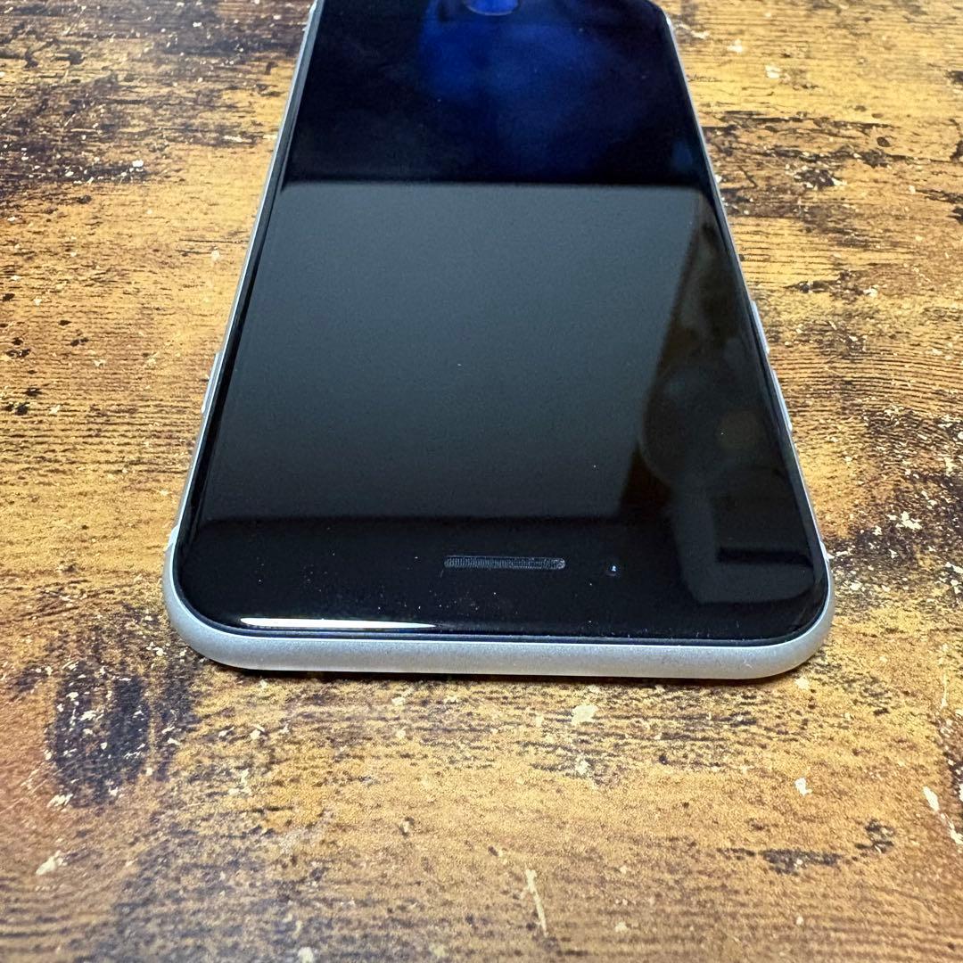 Apple iPhone SE 第二世代　ブラック 本体