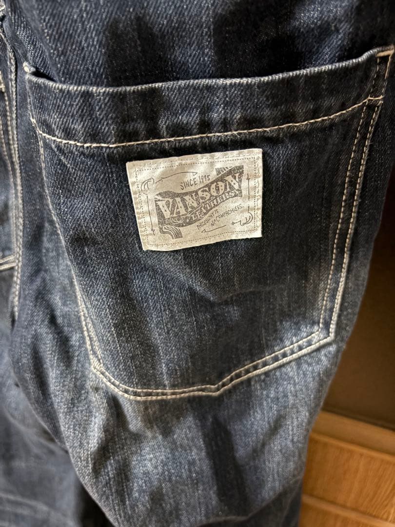 vanson ダークデニム オーバーオール美品、裾に少しダメージ有り‼️