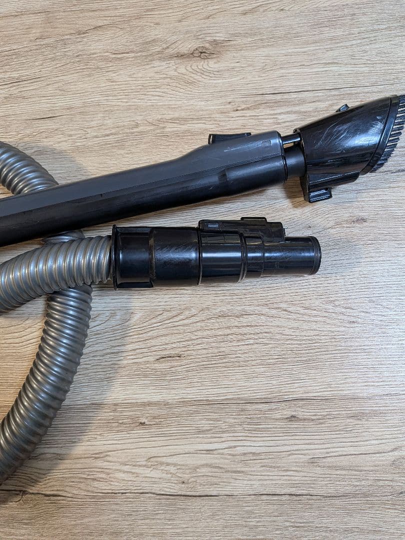 TOSHIBA　サイクロン掃除機　トルネオ　VC-C7(R)　2019年製