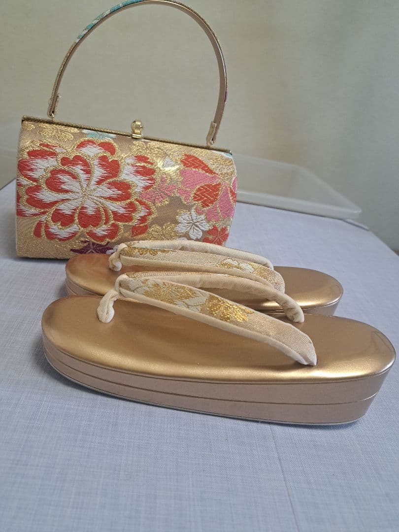 成人式バック草履　金色　箱いり