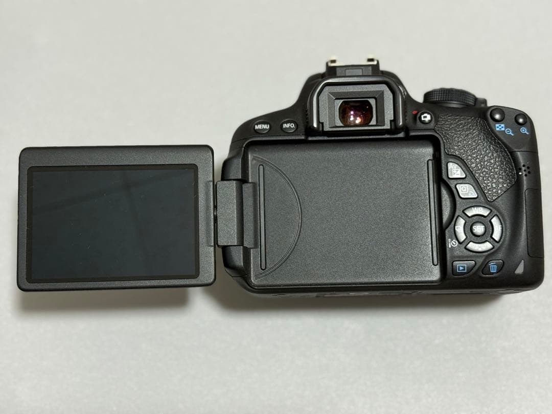 フィルムカメラ Canon EOS Kiss X7i EF-S 18-135mm Kit