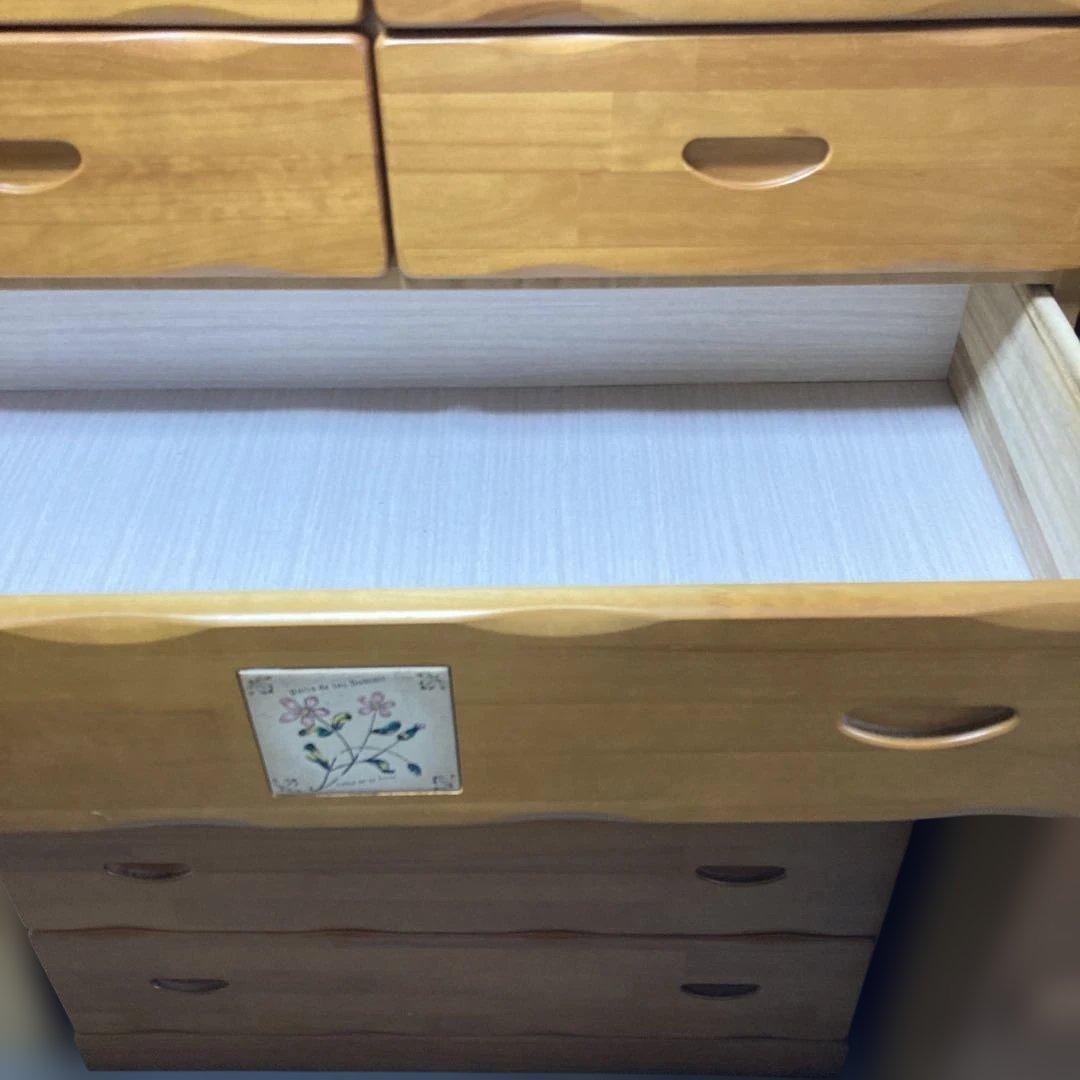 木製チェスト 7段9引き出し 花の装飾付き