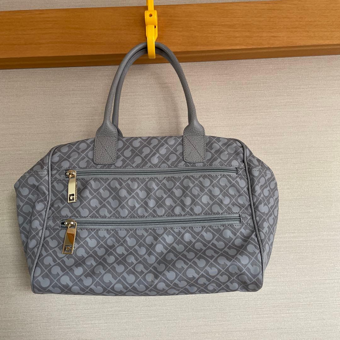 ショルダー兼ハンドバッグ