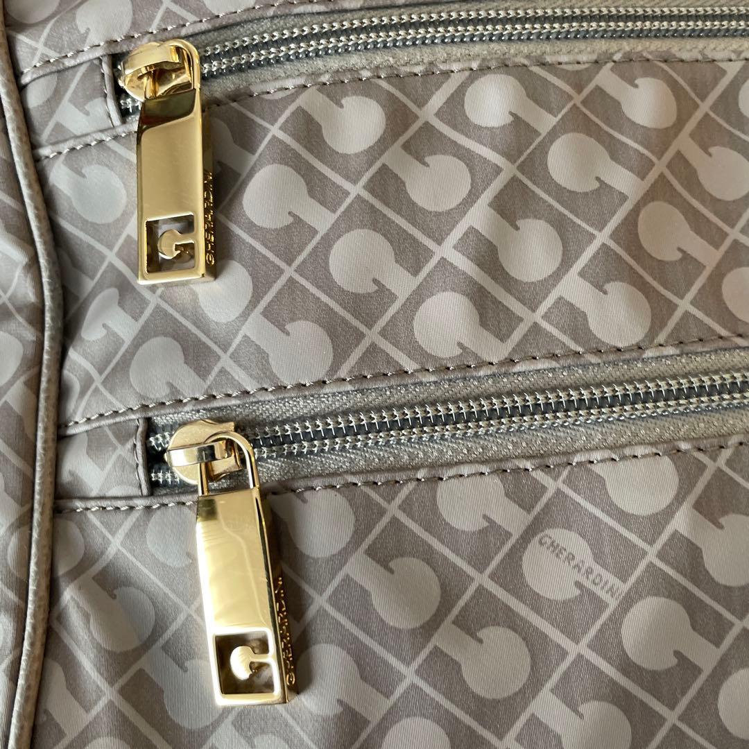 ショルダー兼ハンドバッグ