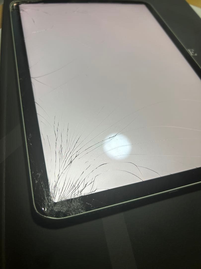 iPad Air4 本体 画面ひび割れあり　4世代