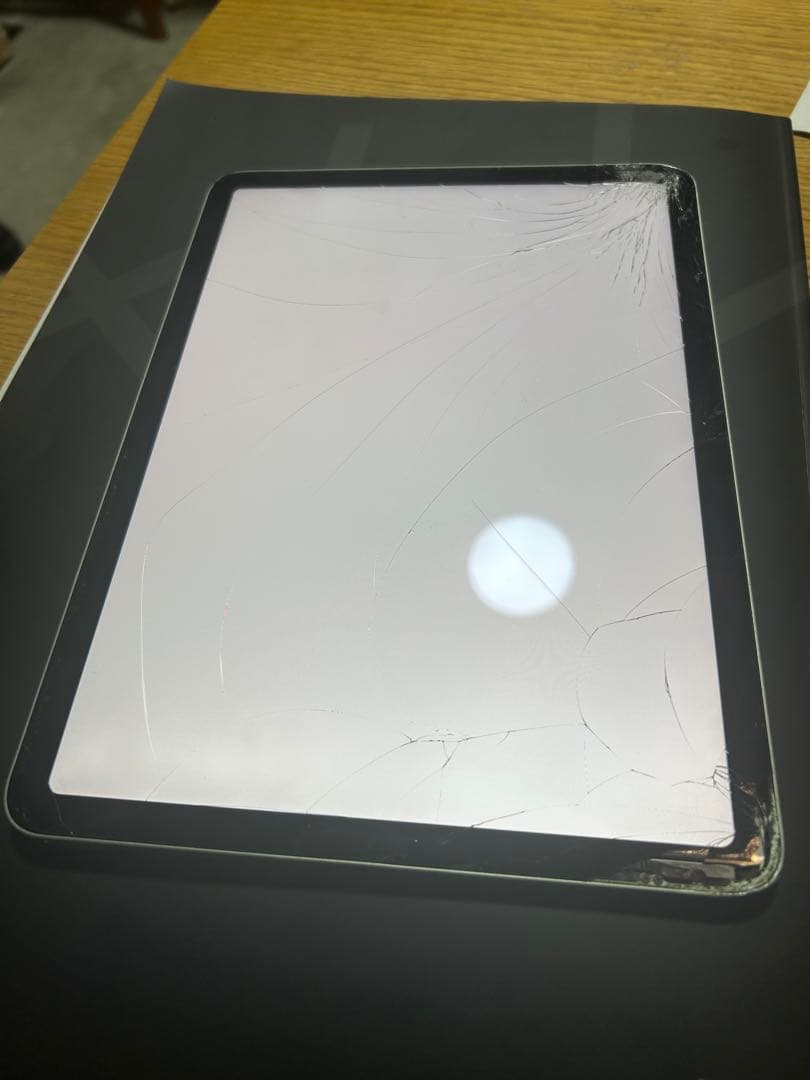 iPad Air4 本体 画面ひび割れあり　4世代