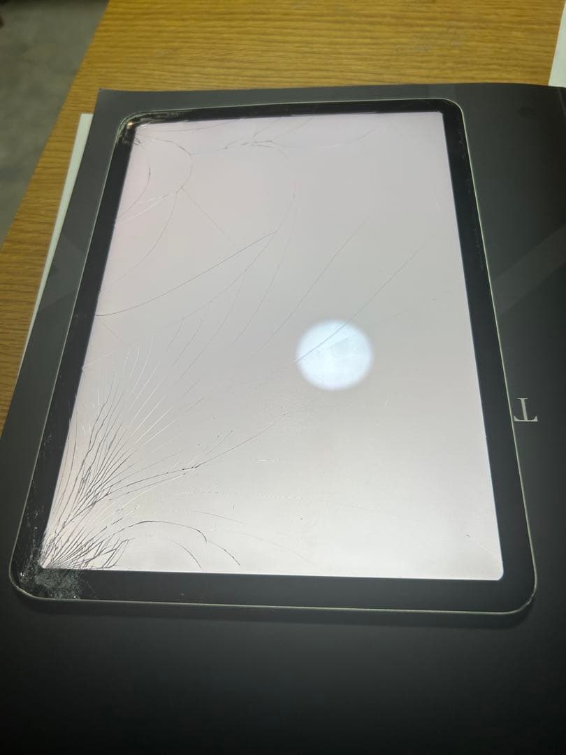 iPad Air4 本体 画面ひび割れあり　4世代