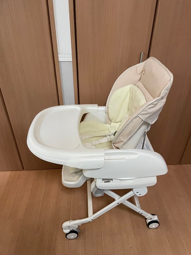 コンビ　ルシエスAT 電動ハイローチェア